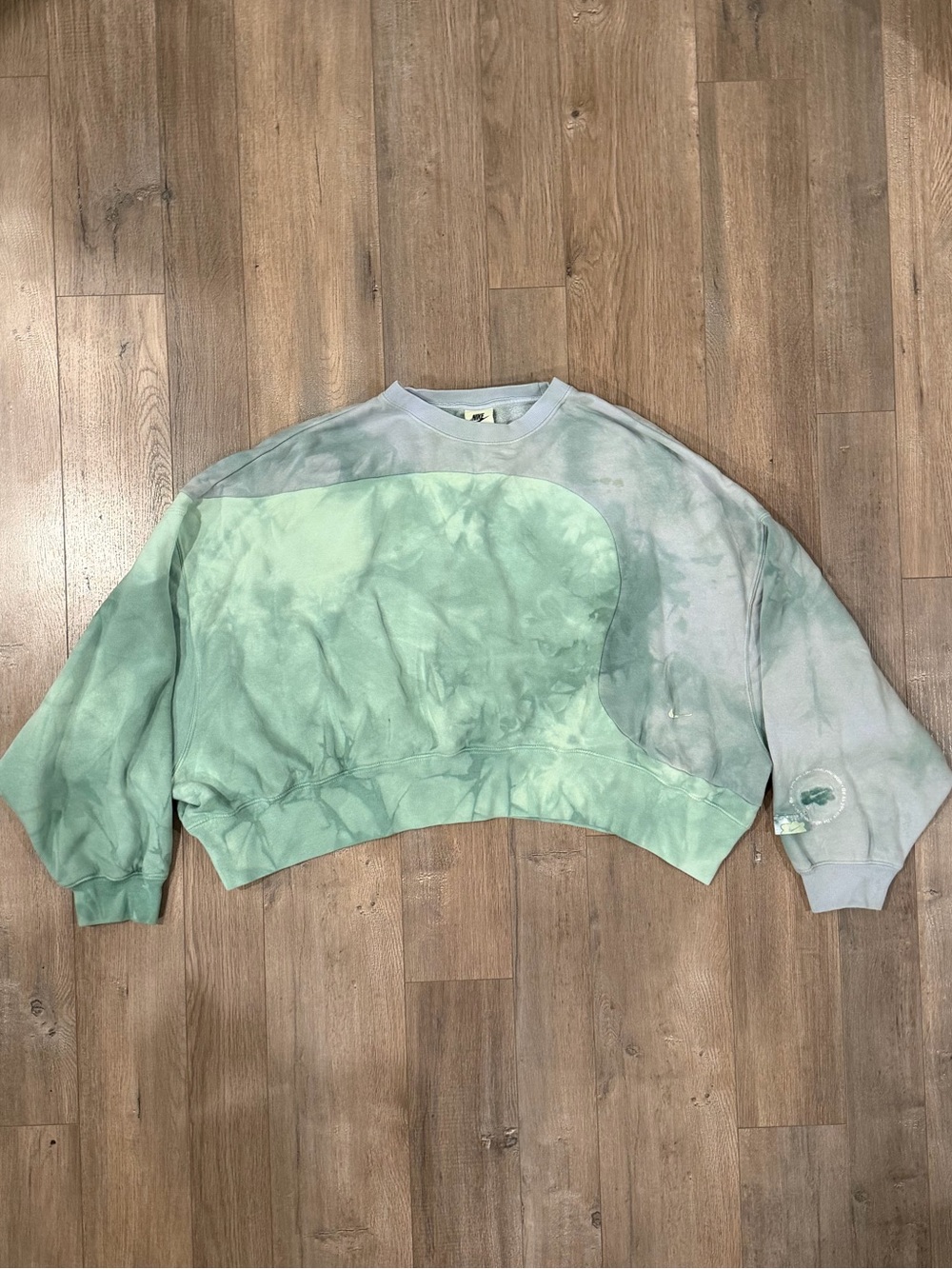 Tie-Dye Cropped Pullover Sweatshirt in Mint Green